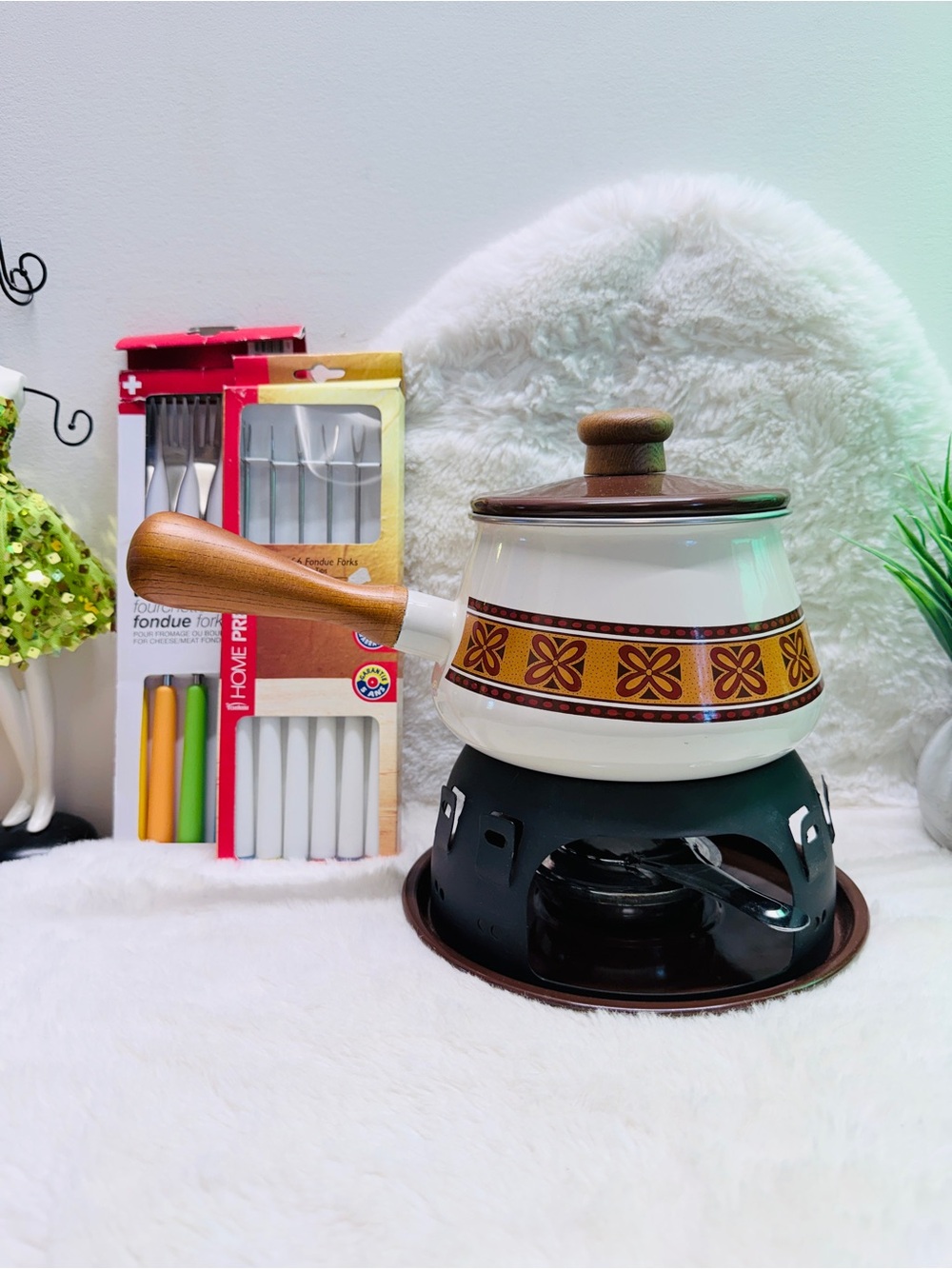 Classic Vintage Fondue Pot with Wooden Handle & Lid Top w/ NIB Fondue Sticks 🔥